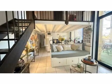 espace saint-charles : t2 bis avec terrasse  mezzanine et garage privé.
