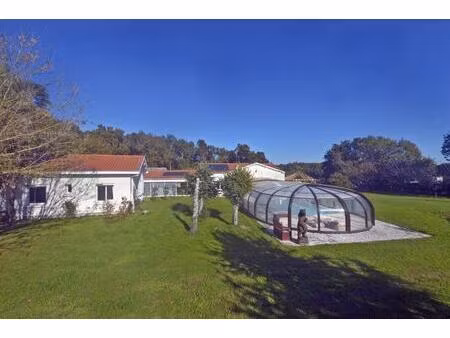 maison - 380.73m ²