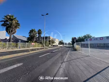 murs commerciaux 1ere ligne a vendre - montpellier : deux lots d'activité bâtis sur...
