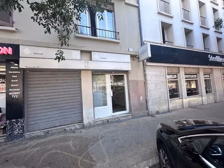location local professionnel 45m² toulon 83000
