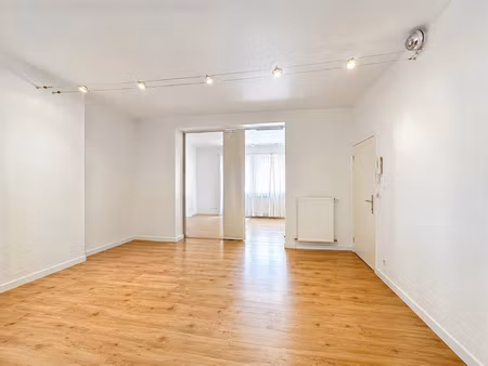 rez-de-chaussée à vendre avec terrasse et 1 chambre   etterbeek (vbe37072)