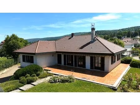 superbe villa de 189 m²   sur terrain clos et arboré de 2 036 m²