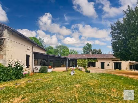 maison en pierre - 213m ²