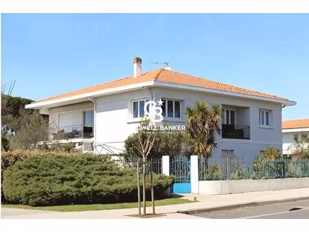 à 50 mètres du bassin – une maison de famille aux volumes rares à arès