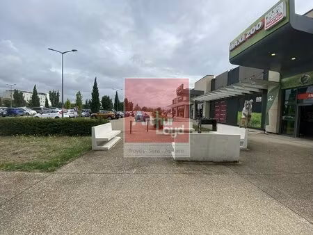location local commercial 740m² sens 89100