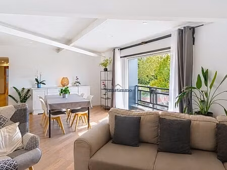 bien rare : 175 m2 de charme industriel avec vaste pièce de vie de 65 m2 et cour sans...