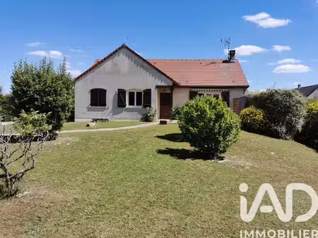 maison de village à pleurs (51230)