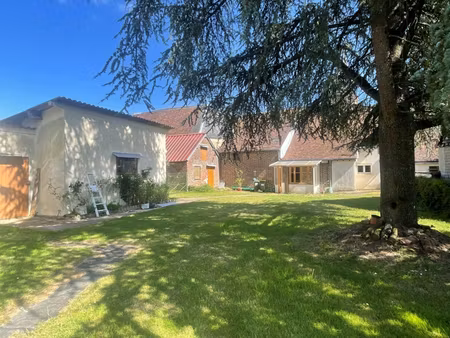 maison de village proche la bazoche gouet.