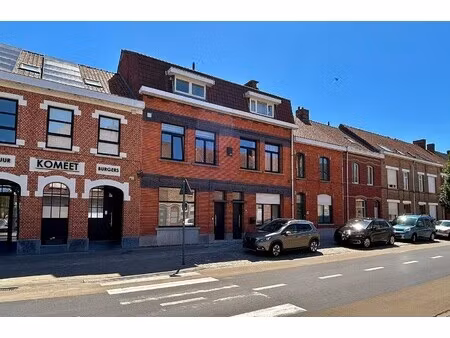 volledig gerenoveerd duplex-appartement op wandelafstand van het centrum van ieper