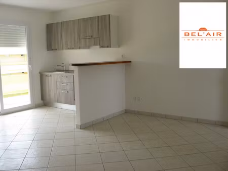 le lamentin : bel f2 en etage.