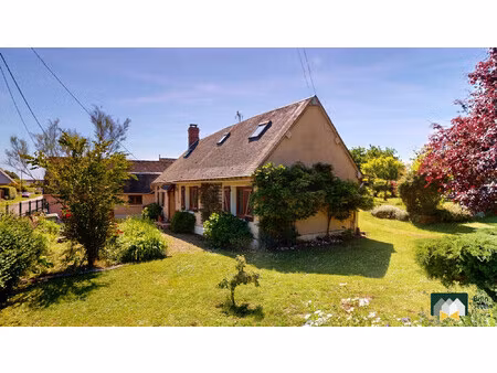 belle longère avec dépendances et jardin arboré - saumeray