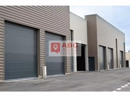 vente local d'activités 246 m² à 757 m²