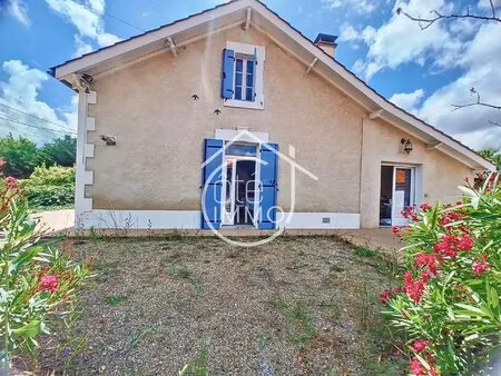pineuilh: maison de 136m² avec garage et dépendances sur 2152m² de terrain