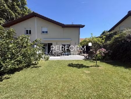 maison de luxe en location à brié-et-angonnes  france