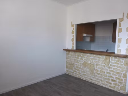 location appartement 3 pièces 43 m² à sommières (30250)