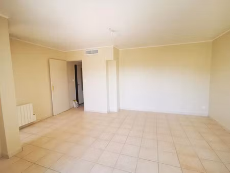 location appartement 4 pièces 65 m² à villeneuve-lès-avignon (30400)