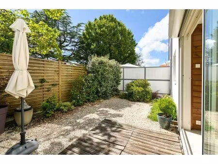 appartement t2 en rez-de-chaussée avec extérieur  cave et stat