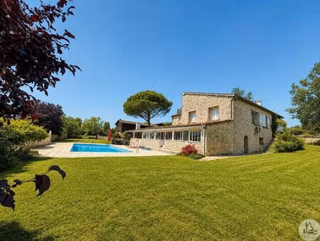 propriété équestre avec manoir  gîte  piscine...