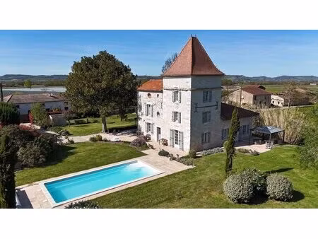 maison en pierre de charme avec piscine au cœur des vergers du lot-et-garonne
