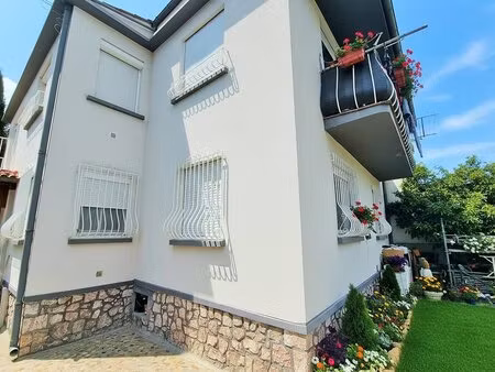 maison pour deux familles ou investisseurs