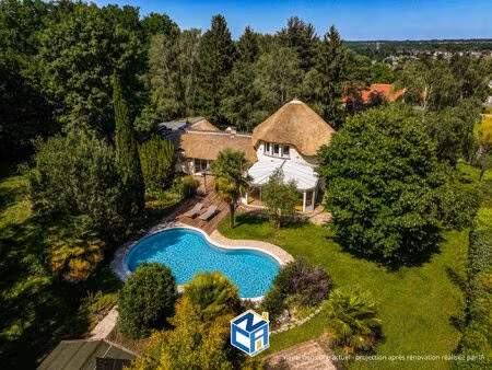 chaumière avec 6 chambres - 5 salles de bains - piscine - garag