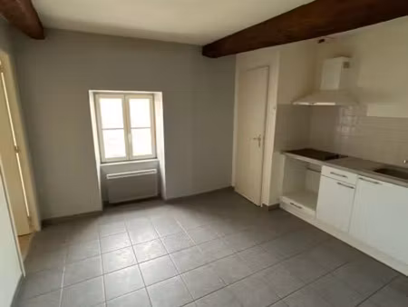 location appartement 2 pièces 24m2 pons 17800 - 420 € - surface privée