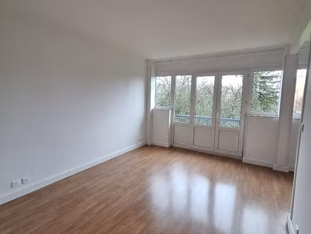 location appartement 4 pièces  59.76m²  chelles