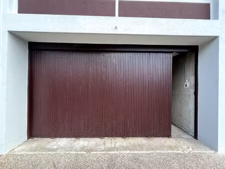 location parking / box  26.00m²  balaruc