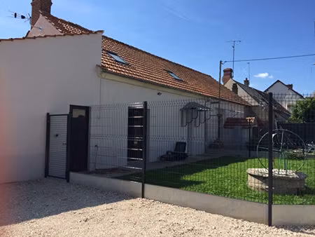 location maison 4 pièces  78.00m²  sandillon