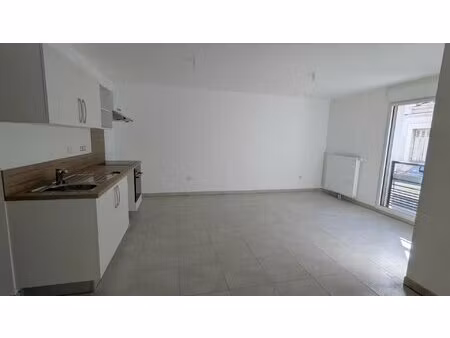 centre ville st avertin récent apt f4 /parking sécurisé /cave