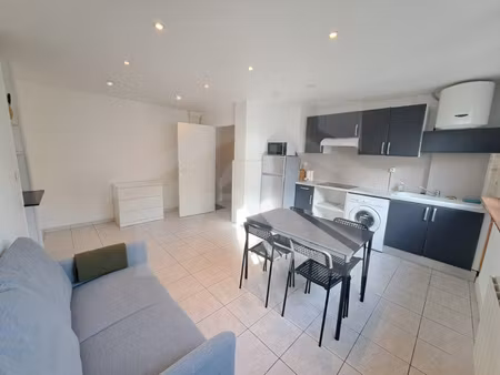 grenoble. 3 rue marbeuf. t2 meuble.