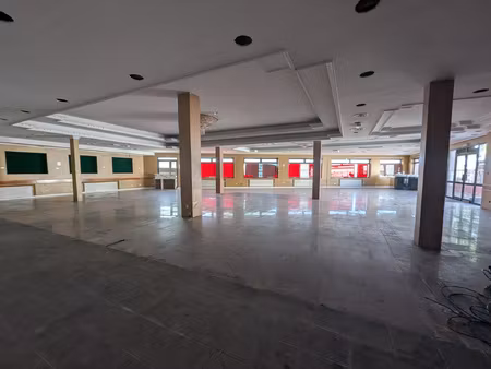 location local commercial 680m² amilly 45200