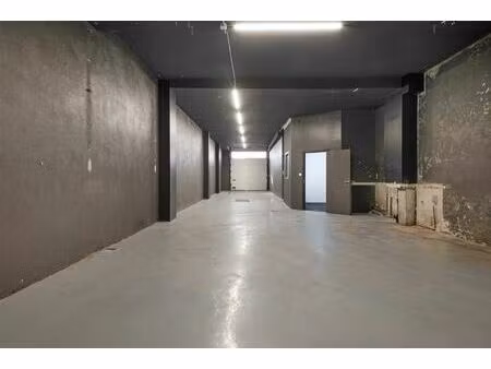 commercieel te koop in anderlecht met 3 slaapkamers