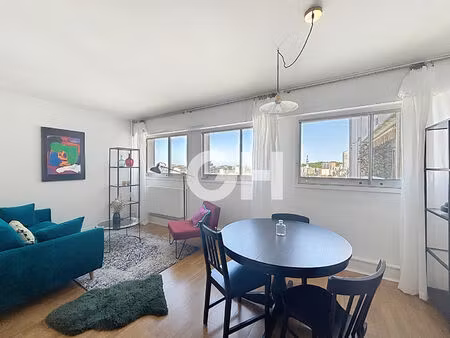 paris 20 ème studio en étage élevé avec vue exceptionnelle