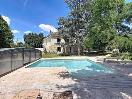 montfavet - maison 250 m² avec piscine et t2 indépendant