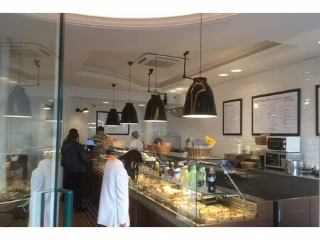 location commerce paris 75008 140m²