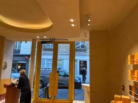 location commerce paris 75006 88m²