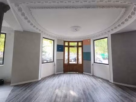 location commerce paris 75015 93m²