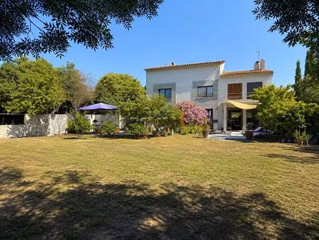 maison de ville avec jardin et garages