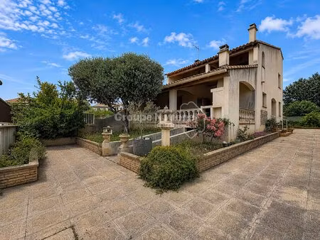 maison 8 pièce(s) 124 m2 5 chambres et un bureau  374 m2 de jardin proche du bord de mer