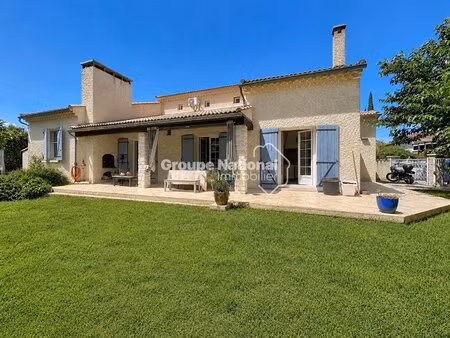 maison familiale 5 chambres avec piscine à pernes-les-fontaines sur une parcelle de 800m2