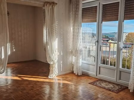à vendre appartement f4 de 72 m2 à auxerre balcon  cave  résidence sécurisée