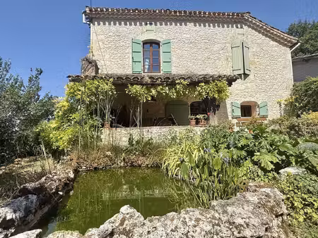maison en pierre avec piscine et 3 hectares