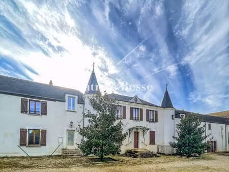 à 15 km de nemours  dans la campagne du gâtinais  un ancien corps de ferme réhabilité en..