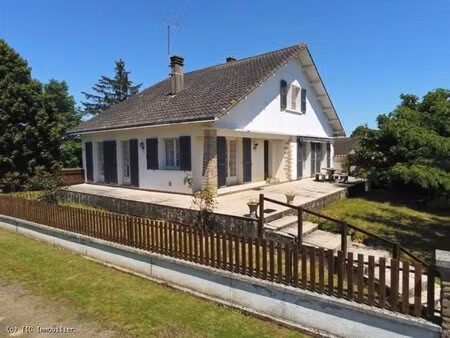 beau pavillon entre ruffec et sauzé-vaussais