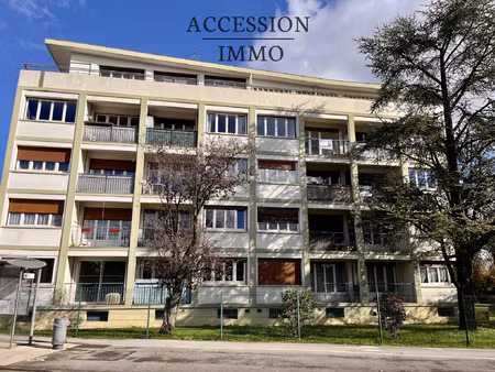 t2 longvic rénové en dernier étage traversant 44 65 m2 cuisi