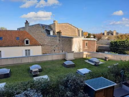 location appartement 3 pièces à courseulles-sur-mer (14470) : à louer 3 pièces / 54m² cour