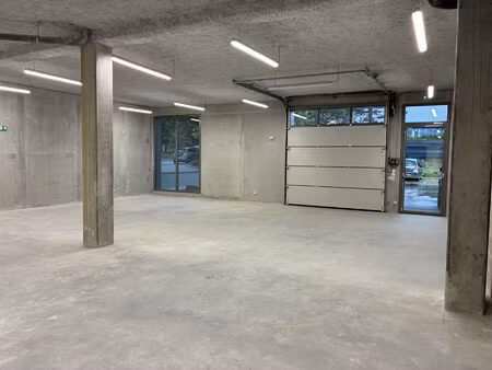 location local commercial