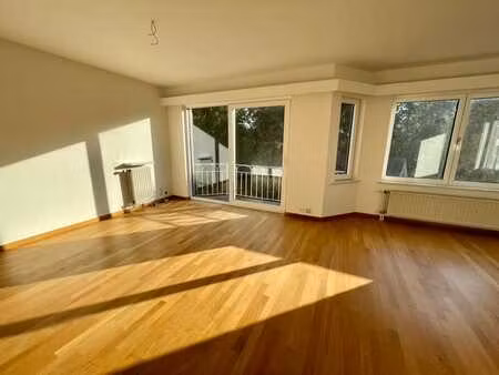 bel appartement lumineux  avec garage