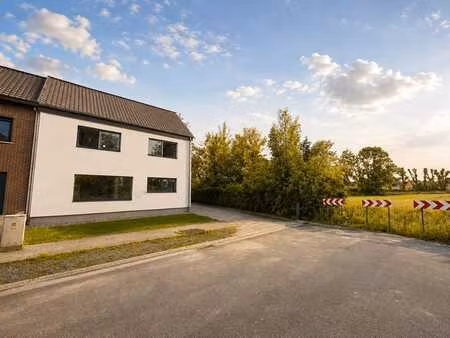 maison entièrement rénovée avec jardin à nerem